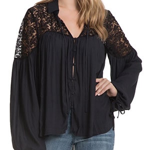 Blus Hitam Detail Renda